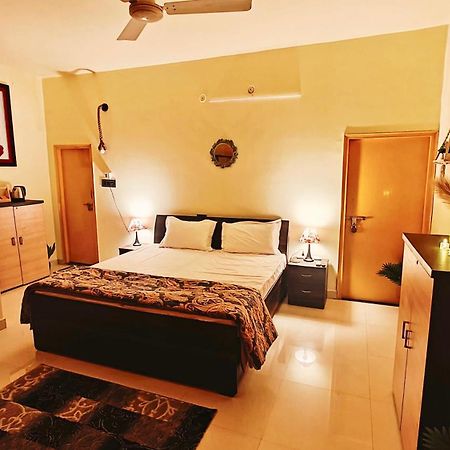 The Yellow House - Couple'S Getaway In Gomti Nagar- 1 Bhk Lucknow Bagian luar foto