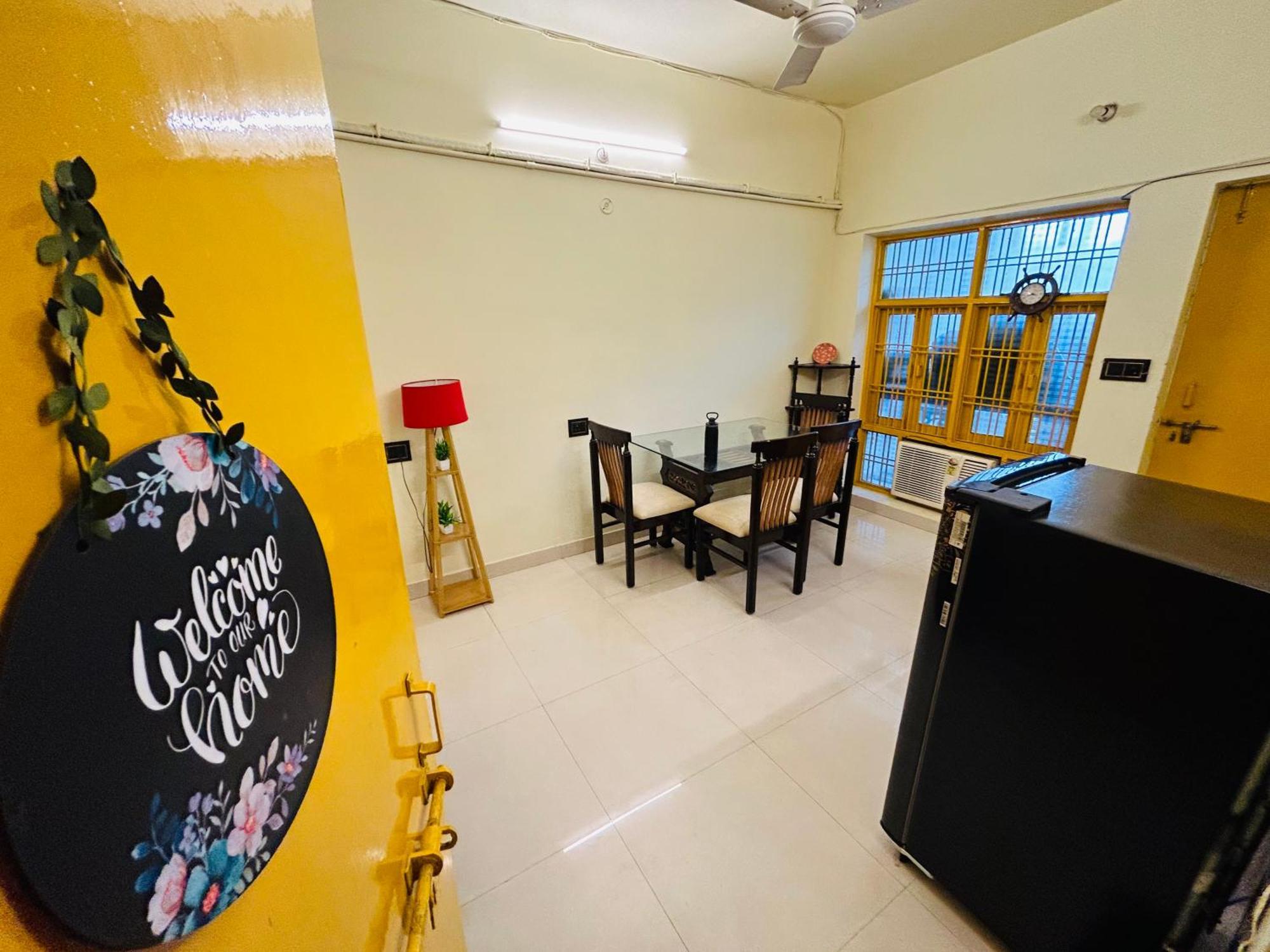 The Yellow House - Couple'S Getaway In Gomti Nagar- 1 Bhk Lucknow Bagian luar foto