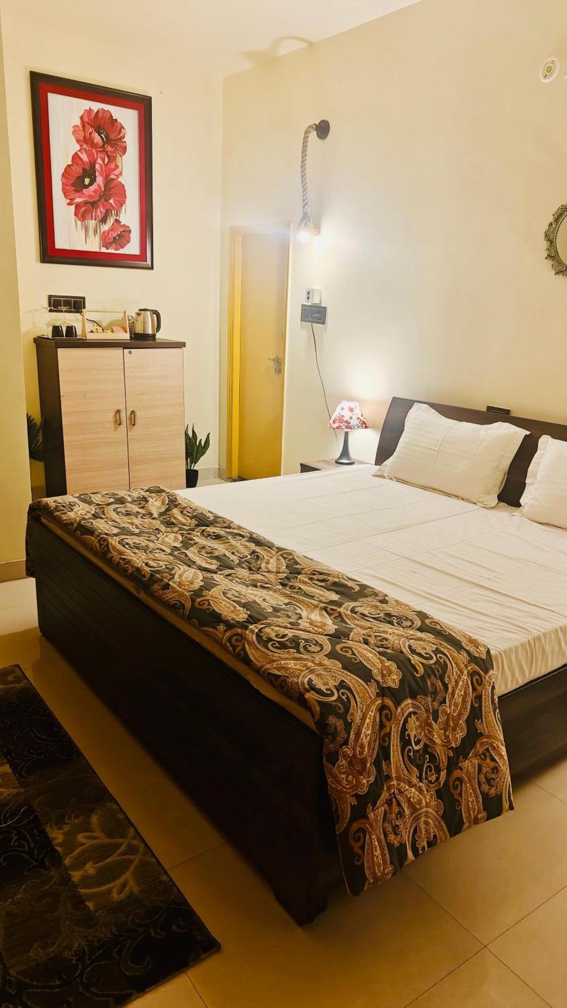 The Yellow House - Couple'S Getaway In Gomti Nagar- 1 Bhk Lucknow Bagian luar foto
