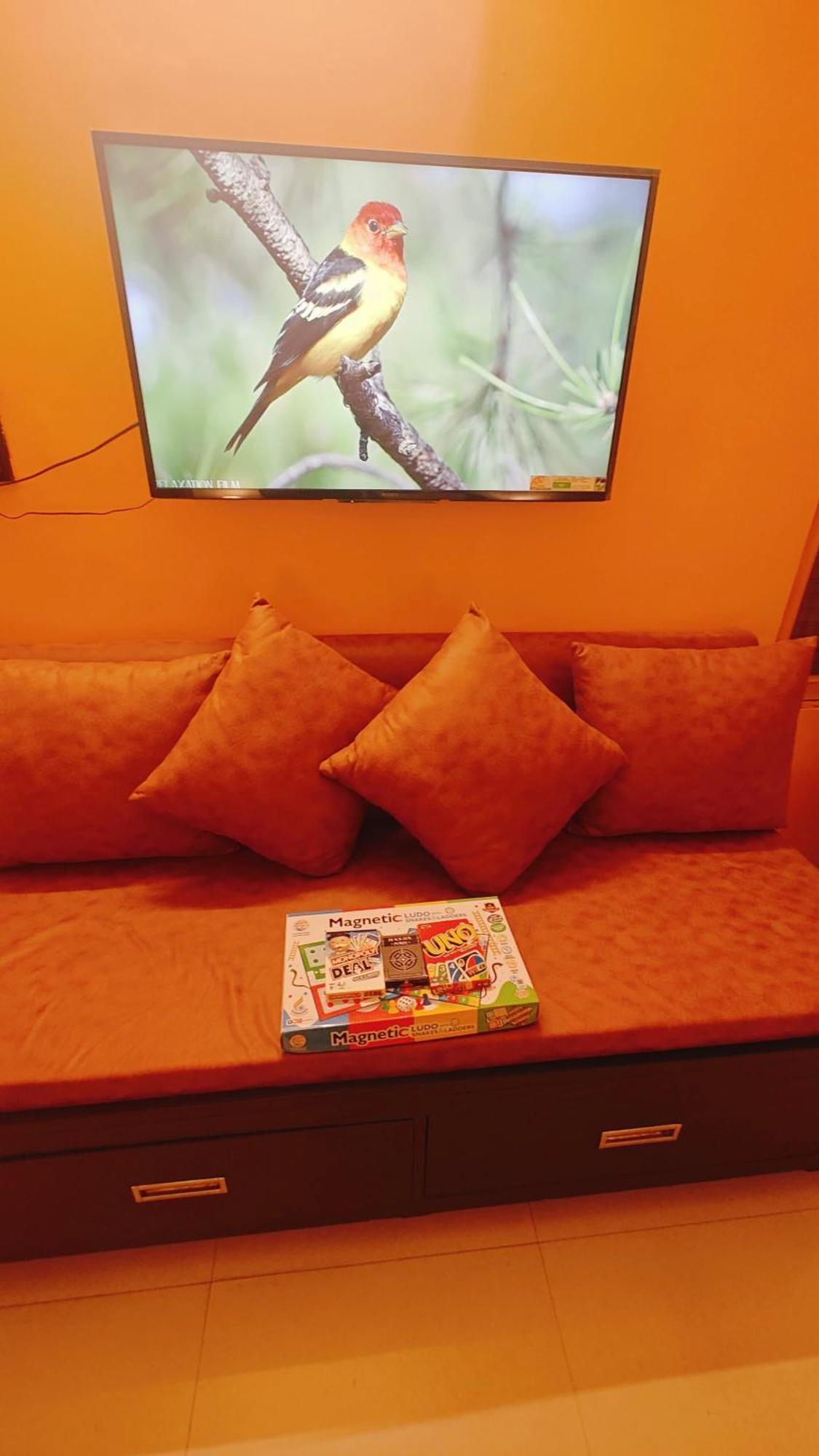 The Yellow House - Couple'S Getaway In Gomti Nagar- 1 Bhk Lucknow Bagian luar foto